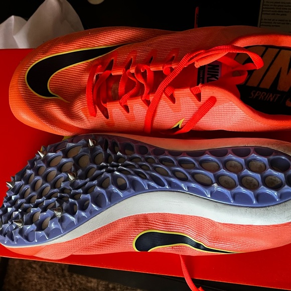 NIKE 400 Zoom sprints. Wore them one time. - Picture 4 of 7